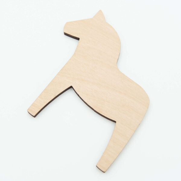 Pysselhäst, mall ja vad nu ni vill skapa i form av en Dalahäst. Tillverkad av 6 mm björkplywood.