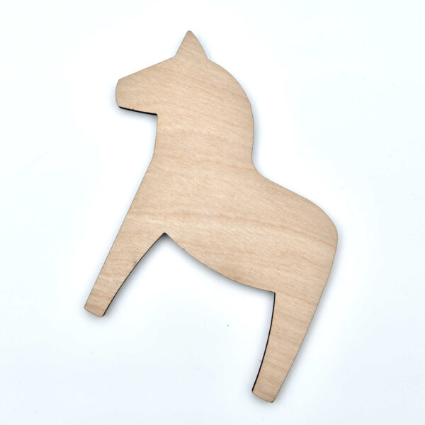 Pysselhäst, mall ja vad nu ni vill skapa i form av en Dalahäst. Tillverkad av 6 mm björkplywood.